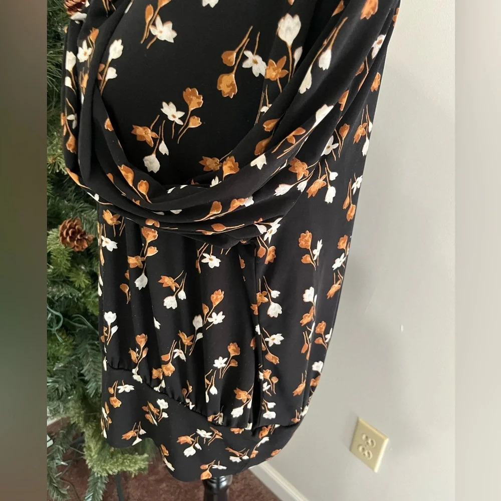 ANN TAYLOR FACTORY L Long Sleeve, banded waist V-neck Blouse - Picture 3 of 8